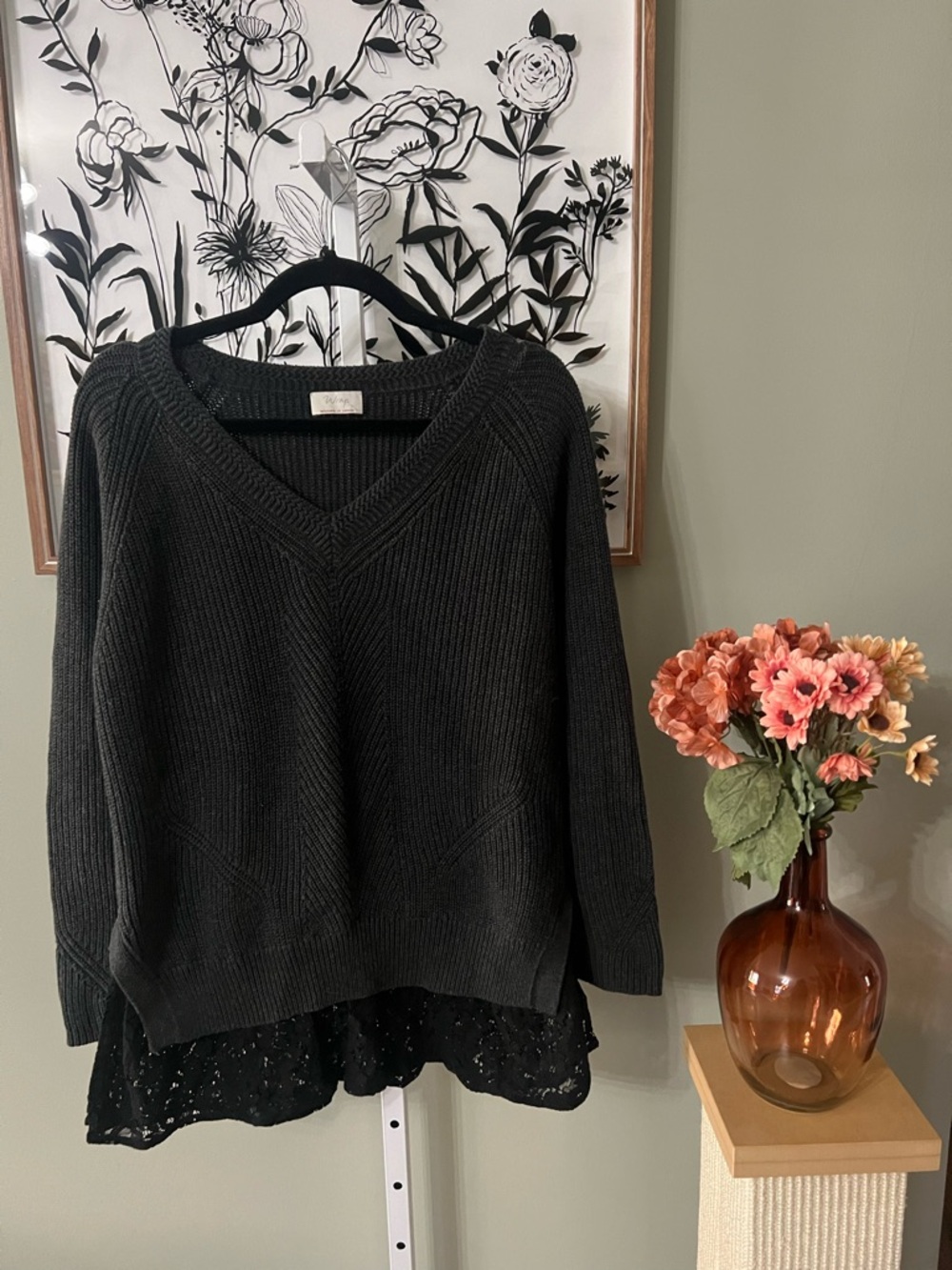Wrap London Black V-Neck Textured Rib-Knit Sweater Lace Trimmed Hem Size 8